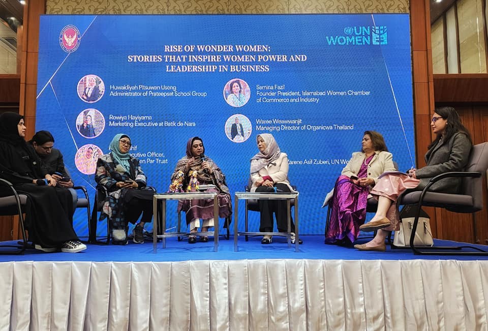 Panel discussion on sharing best practices from Thai and Pakistani businesswomen.